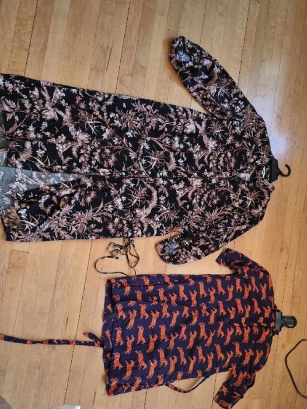 Lot of 2 Dresses – Floral Tie-Waist & Lion Print Ruffle Midi | Unique & Versatil